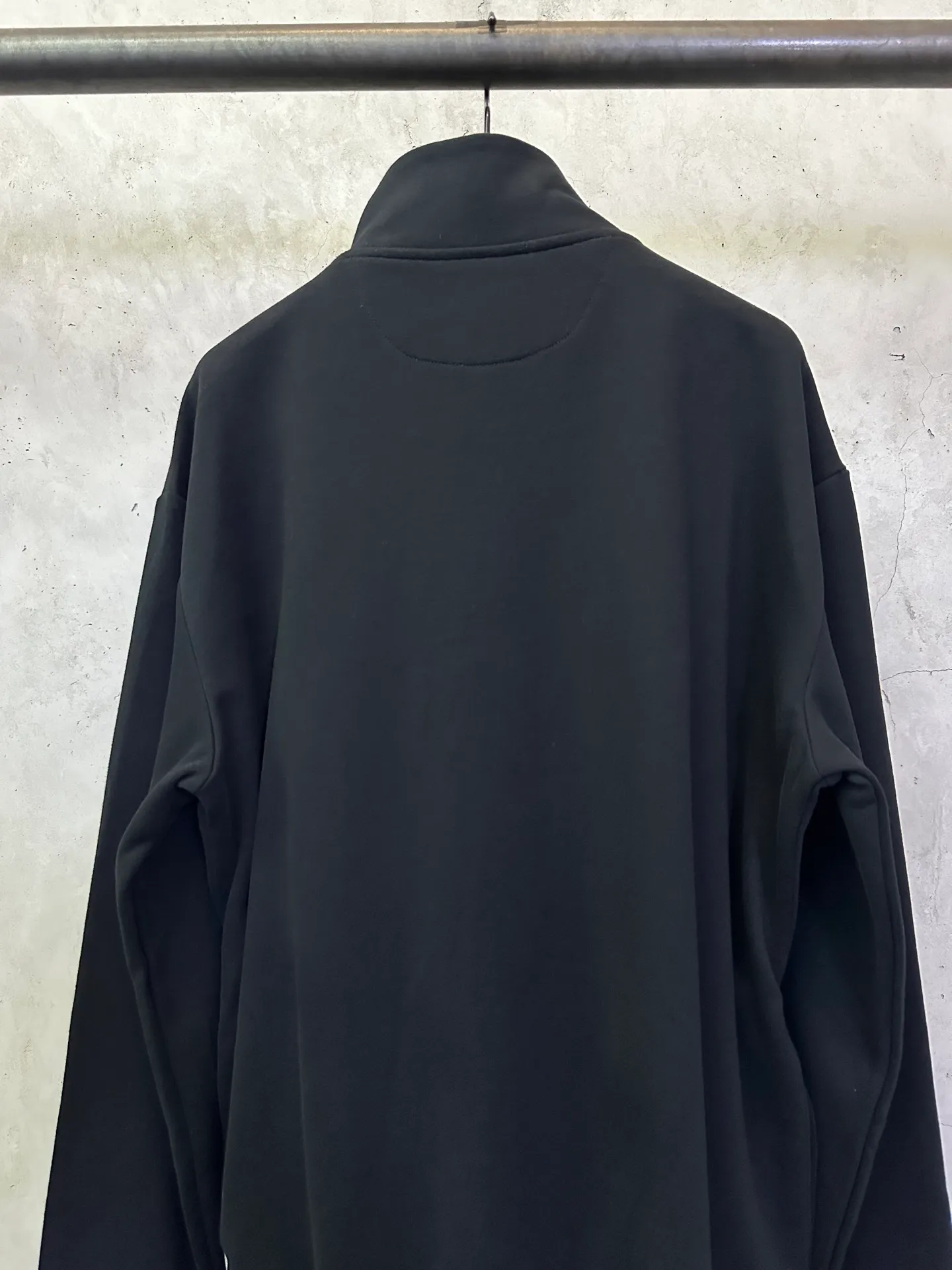 P410 Ralph Lauren gold embroidered half turtleneck sweatshirt Fabric: Made of custom-made Yayun essence cotton velvet material, soft and silky, comfortable and close to the skin, with a pure black tone as the base color, plaid twill trim on the neckline, carrying the elegance and retro of British style, custom hardware, threads, accessories, matching version, same style for men and women -Color: black -Size: S M L XL